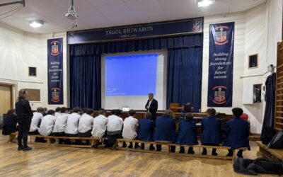 Cefnogi Pobl Ifanc Drwy Ymgysylltu â Sgiliau a Gyrfaoedd